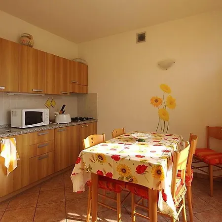 Sleeps 5 Pool Wifi Mezzegra