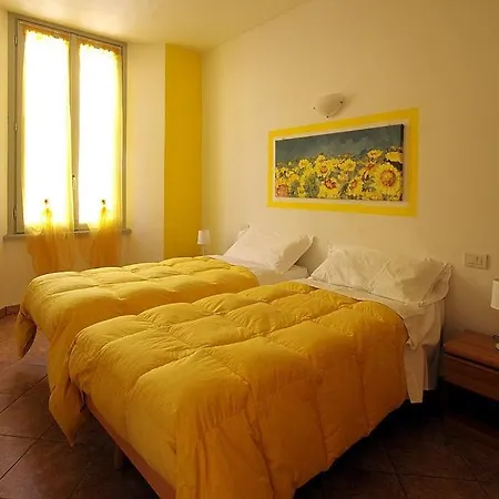 Sleeps 5 Pool Wifi * Mezzegra